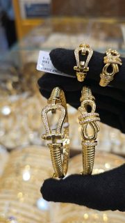 #fashion #gold #ذهب #dubai #newcollection #sharjah #syria 
نقدم لك سيدتي من مجوهرات كنوز الدنيا نظرة مختلفة إلى المجوهرات الراقية التي تليق بكل يوم ووقت ومناسبة... 
📍Address : Sharjah _ Central market _ block 5
For more information please send messages inbox or call us at 👇🏻
📱0564457766