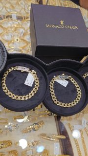 #fashion #gold #ذهب #dubai #sharjah 
اخطفي الأنظار بهذه الاطقم الايطالي من الذهب عيار 18💎 قيراط من مجوهرات كنوز الدنيا ليضيف المزيد من التألق و التميز على اطلالتك 😍......
📍Address : Sharjah _ Central market _ block 5 
For more information please send messages inbox or call us at 👇🏻
📱0564457766